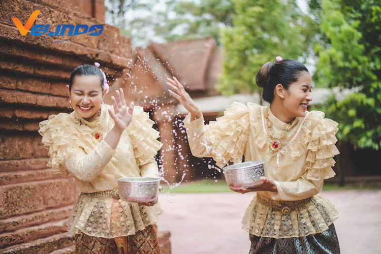 festival songkran thailand